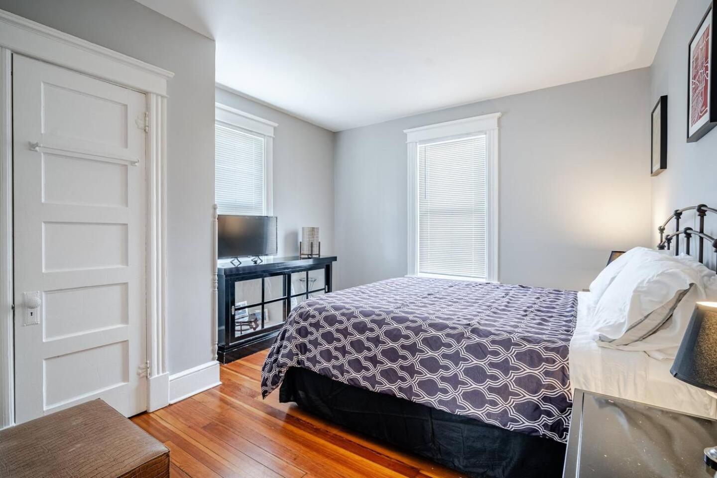 Welcome To Hat City Danbury, A Suburban Retreat 外观 照片